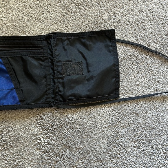 L.L. Bean Passport Wallet Traveler Pouch with Crossbody Strap and Belt Loops - Picture 7 of 9